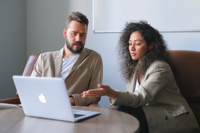 two people negotiating contract on computer